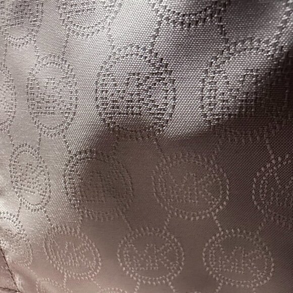 Michael Kors Sutton Saffiano Medium Bag in Navy Leather with Matching Wallet - Picture 10 of 14